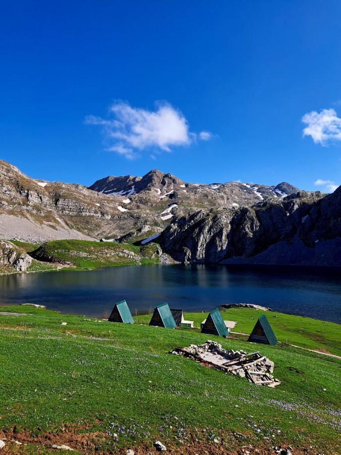 Kapetanovo Jezero, Mountain Cottage Captain'S Lake โคลาชิน ภายนอก รูปภาพ