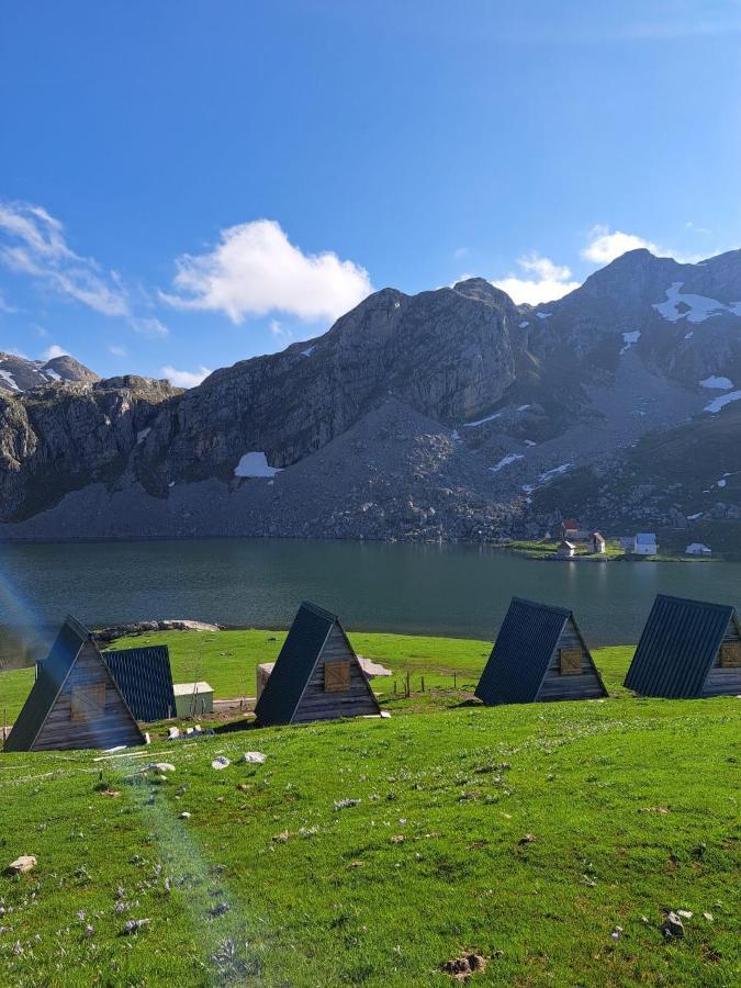Kapetanovo Jezero, Mountain Cottage Captain'S Lake โคลาชิน ภายนอก รูปภาพ