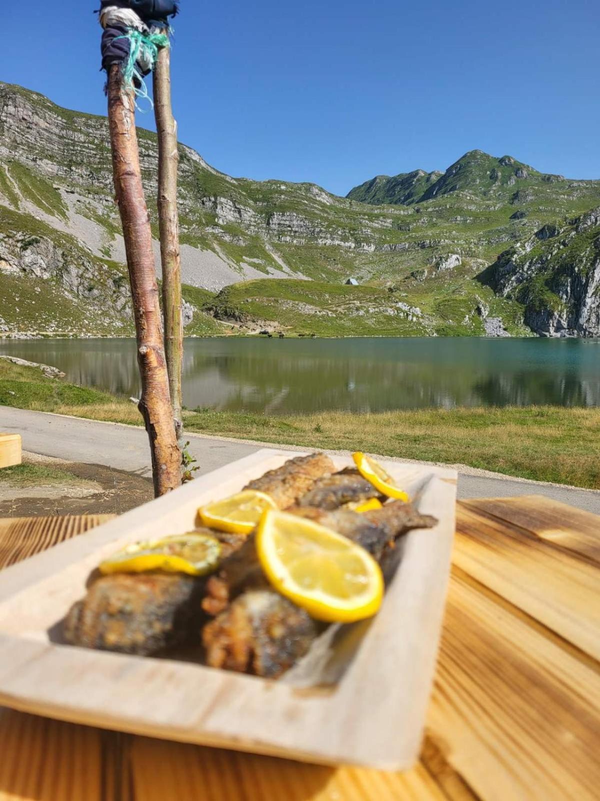 Kapetanovo Jezero, Mountain Cottage Captain'S Lake โคลาชิน ภายนอก รูปภาพ